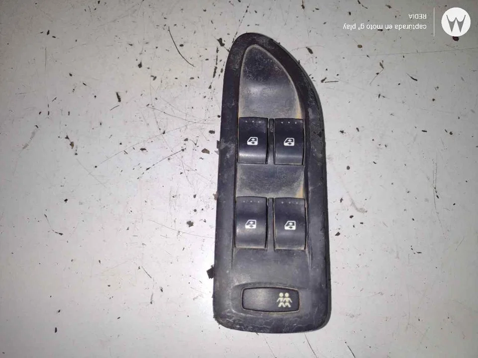 Foto de MANDO ELEVALUNAS DELANTERO IZQUIERDO RENAULT LAGUNA II (BG0) 1.9 dCi Diesel (120 CV / 88 KW) referencia 8200018989A