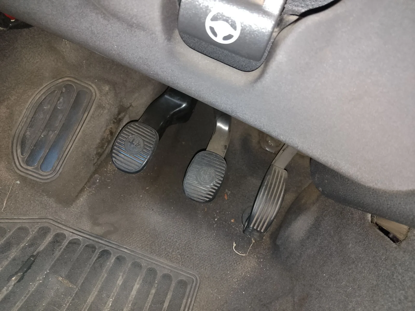 Foto de PEDAL EMBRAGUE ALFA ROMEO 147 (190) 1.9 JTD CAT (110 CV / 81 KW)