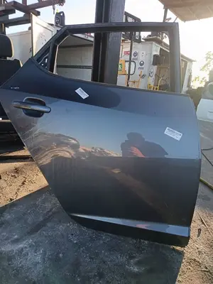 Foto de PUERTA TRASERA DERECHA SEAT IBIZA BERLINA (6J5) 1.4 TDI (80 CV / 59 KW) foto 3