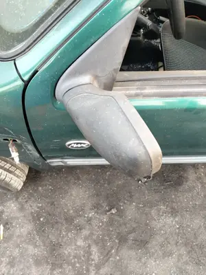 Foto de RETROVISOR IZQUIERDO PEUGEOT 106 (S2) 1.1 (60 CV / 44 KW) foto 2