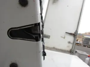 Foto de CERRADURA PUERTA DELANTERA IZQUIERDA BMW SERIE 1 BERLINA (E81/E87) 2.0 16V Diesel CAT (116 CV / 85 KW) foto 2