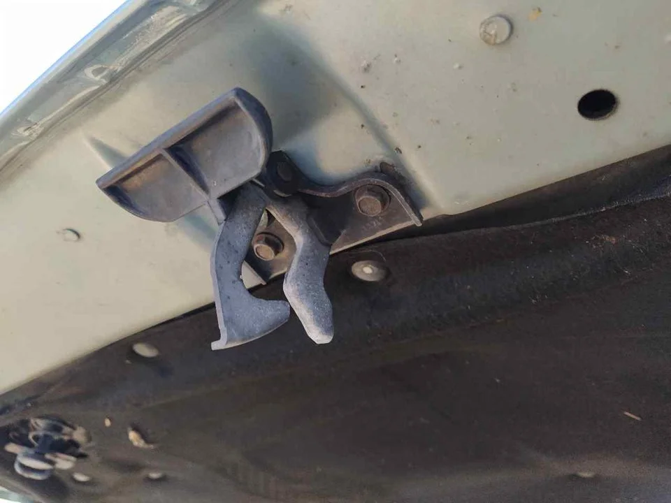 Foto de CERRADURA CAPO MERCEDES-BENZ CLK (BM 209) CABRIO 3.2 V6 18V CAT (218 CV / 160 KW) referencia A2198800160