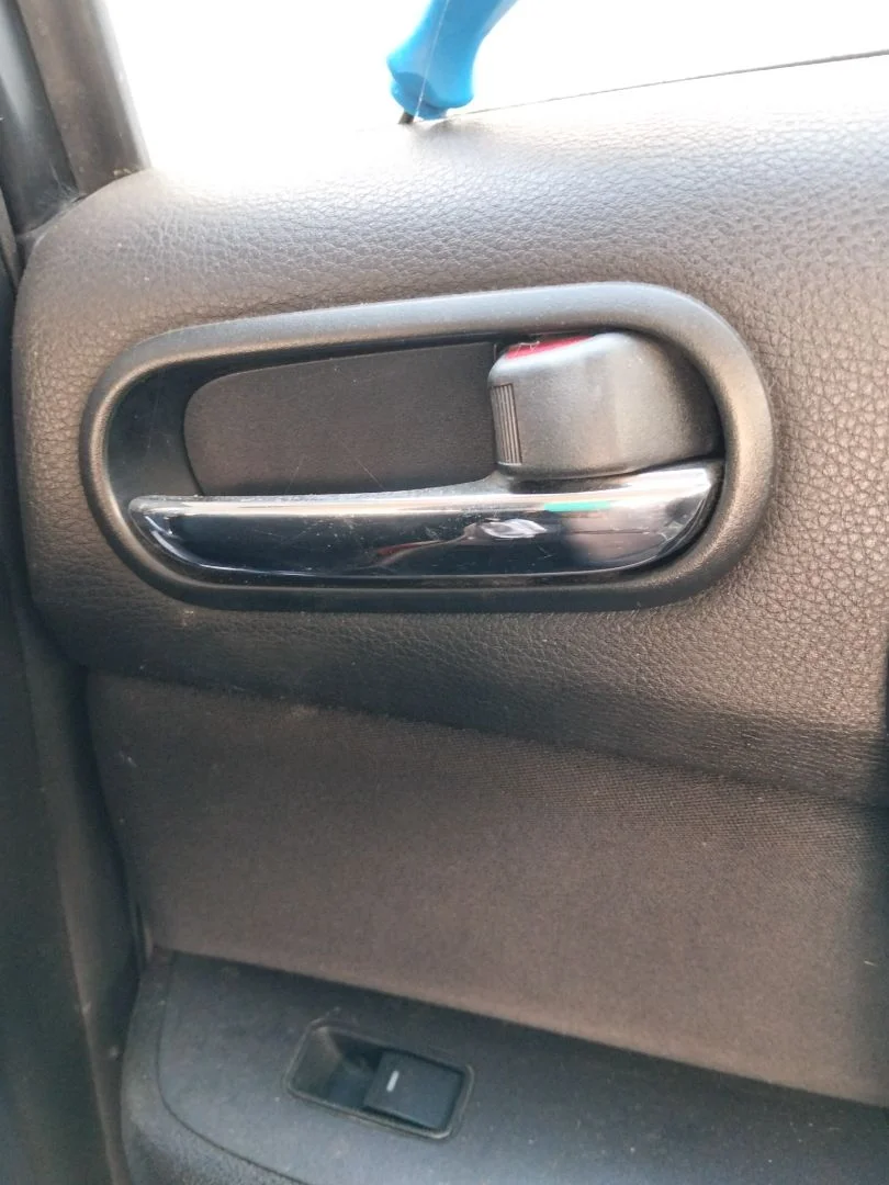 Foto de MANETA INTERIOR TRASERA DERECHA MAZDA 6 BERLINA (GH) 2.2 Turbodiesel CAT (163 CV / 120 KW) referencia C273-58-330AFKZ