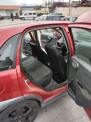 Foto de GOMAS CONTORNO PUERTA OPEL CORSA C 1.2 16V CAT (Z 12 XEP / LB4) (80 CV / 59 KW)