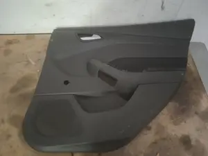 Foto de GUARNECIDO PUERTA TRASERA DERECHA FORD FOCUS BERLINA (CEW) 1.0 EcoBoost CAT (125 CV / 92 KW) referencia A27406EB1F50