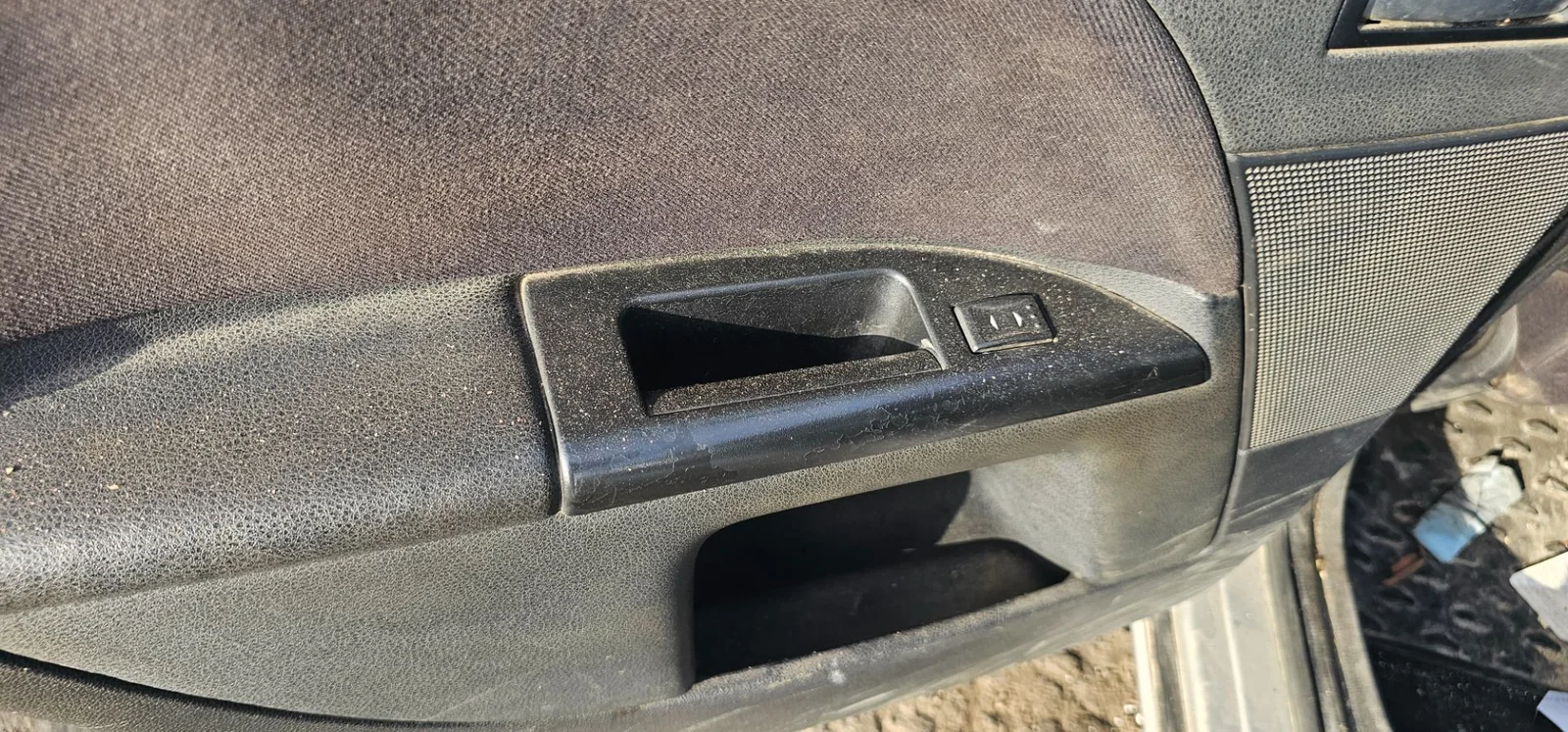 Foto de MANDO ELEVALUNAS TRASERO IZQUIERDO FORD MONDEO BERLINA (GE) 2.0 16V DI TD CAT (116 CV / 85 KW)