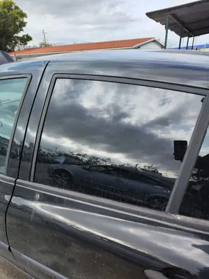 Foto de LUNA TRASERA IZQUIERDA RENAULT CLIO III 1.2 16V (75 CV / 55 KW)