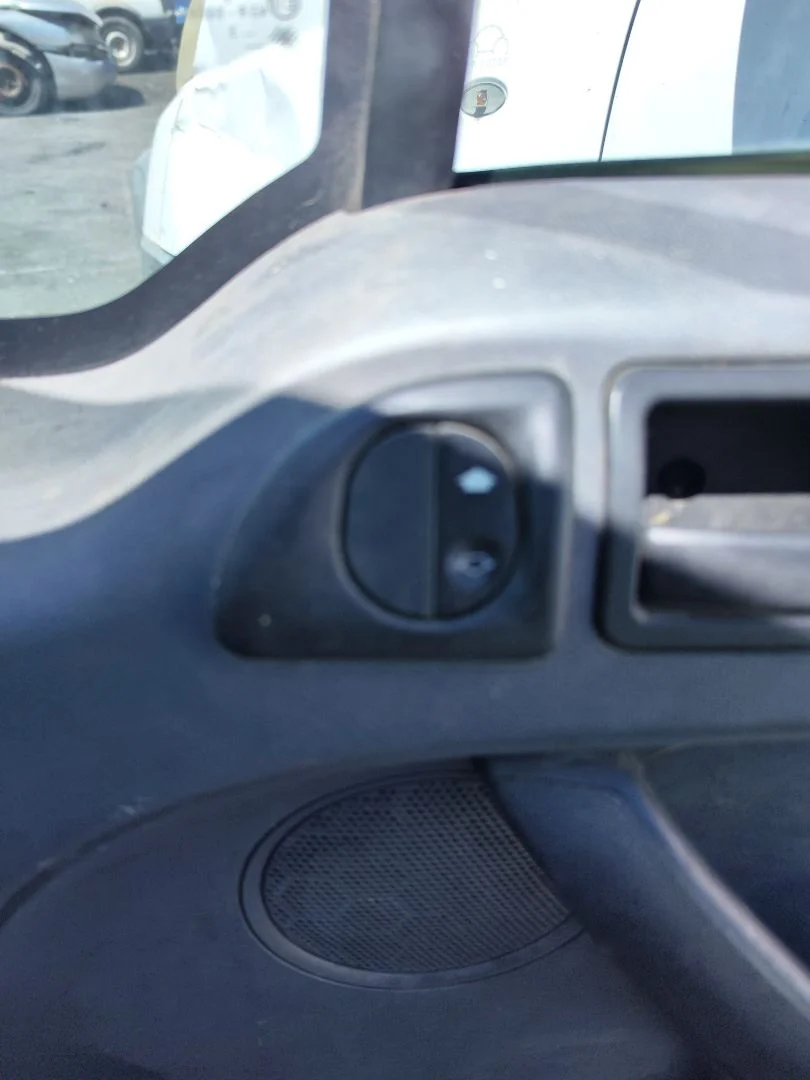 Foto de MANDO ELEVALUNAS DELANTERO DERECHO FORD TRANSIT CONNECT (TC7) 1.8 TDCi CAT (90 CV / 66 KW)