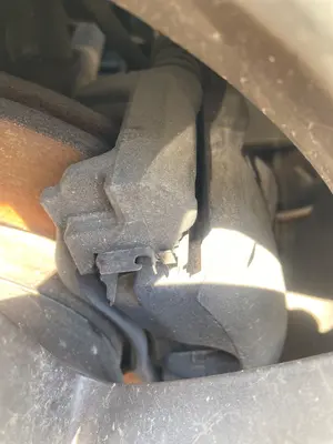 Foto de PINZA DE FRENO DELANTERA DERECHA PEUGEOT 208 (P2) 1.2 PureTech (74 CV / 55 KW)