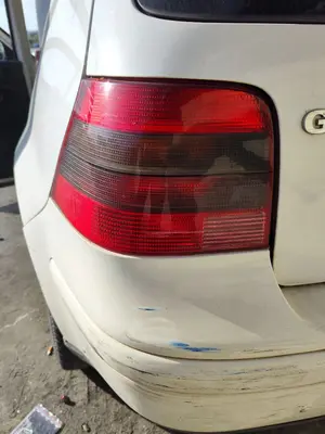 Foto de PILOTO TRASERO IZQUIERDO VOLKSWAGEN GOLF IV BERLINA (1J1)(10.1997) 2.0  (116 CV / 85 KW)