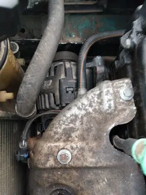 Foto de ALTERNADOR PEUGEOT 106 (S2) 1.1  (60 CV / 44 KW)