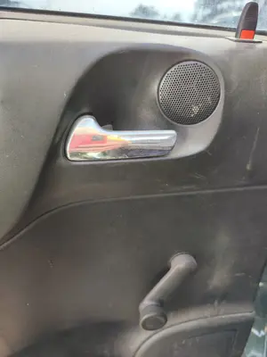 Foto de MANETA INTERIOR TRASERA IZQUIERDA OPEL ZAFIRA A 2.0 DTI (101 CV / 74 KW)