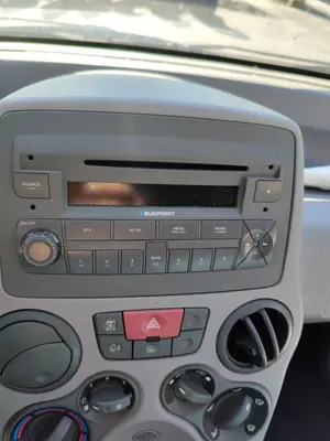 Foto de SISTEMA AUDIO / RADIO CD FIAT II PANDA (169) 1.2 CAT (60 CV / 44 KW)