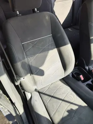 Foto de ASIENTO DELANTERO DERECHO FORD FIESTA (CNN) 1.5 TDCi CAT (75 CV / 55 KW) foto 2