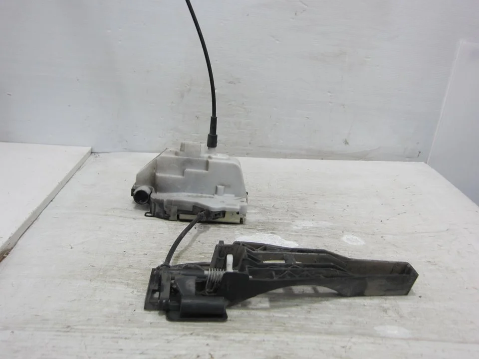 Foto de CERRADURA PUERTA DELANTERA DERECHA CITROEN C2 1.4 (73 CV / 54 KW) referencia 52187780