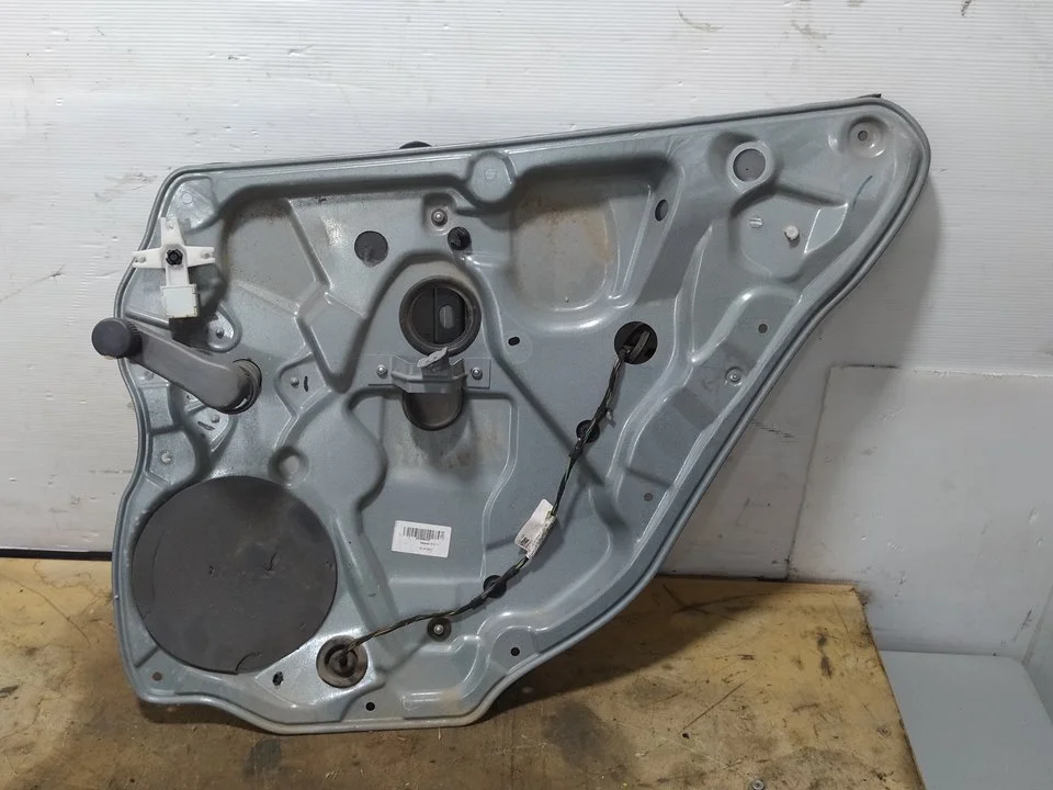 Foto de ELEVALUNAS TRASERO DERECHO VOLKSWAGEN POLO IV (9N3) 1.4 16V (80 CV / 59 KW) referencia 6Q4839402F