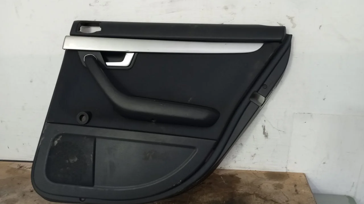 Foto de GUARNECIDO PUERTA TRASERA DERECHA AUDI A4 BERLINA (8E) 2.0 16V TDI (170 CV / 125 KW) referencia 8E0867306
