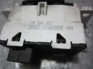 Foto de WARNING FORD FOCUS BERLINA (CAK) 1.6 16V CAT (101 CV / 74 KW) referencia 2M5T13A350AA foto 4