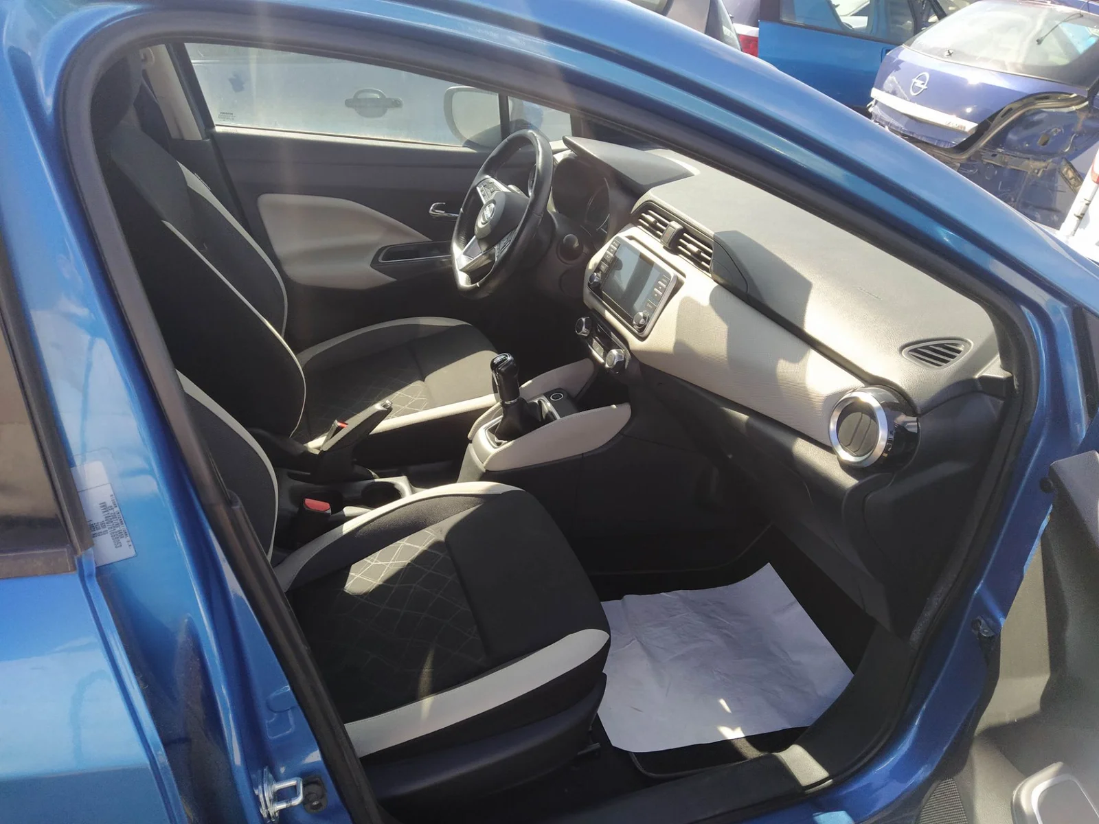 Foto de GOMAS CONTORNO PUERTA NISSAN MICRA (K14) 0.9 CAT (90 CV / 66 KW)
