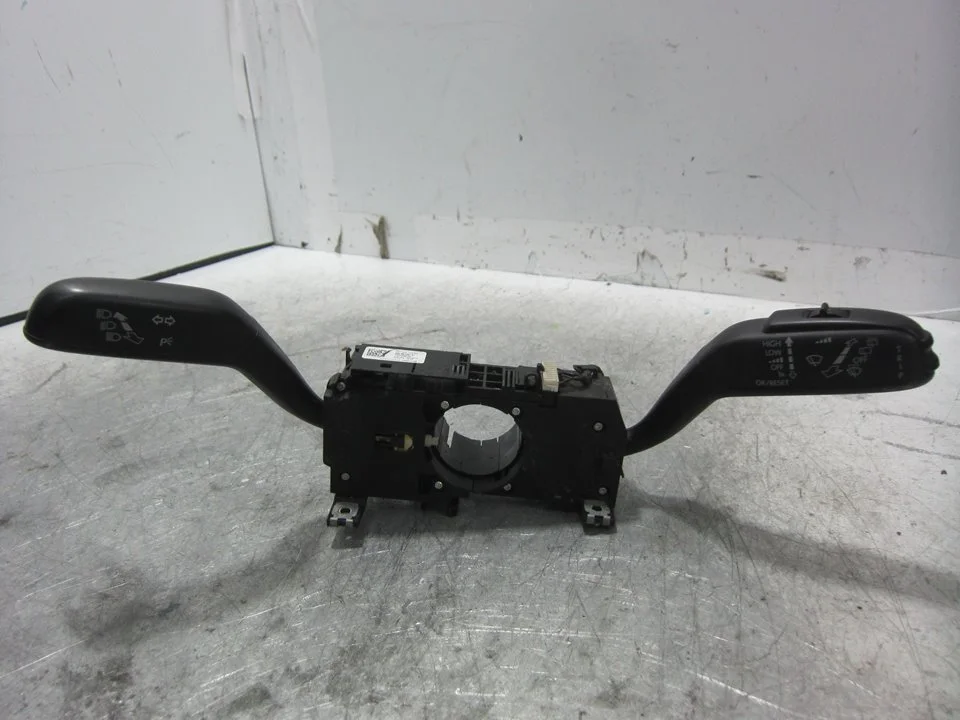 Foto de MANDO MULTIFUNCION SEAT IBIZA BERLINA (6J5) 1.2 12V (69 CV / 51 KW) referencia 6R0953521E