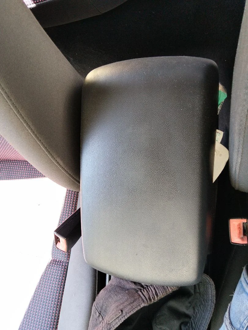 Foto de APOYABRAZOS CENTRAL MAZDA 3 BERLINA (BK) 1.6 16V CAT (105 CV / 77 KW) referencia BP4P-88-3B0 FKZ