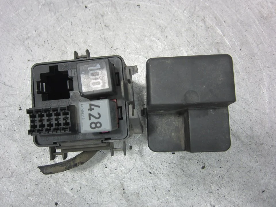 Foto de CAJA RELES / FUSIBLES SEAT LEON (1M1) 1.8 20V (125 CV / 92 KW) referencia 1J0941391