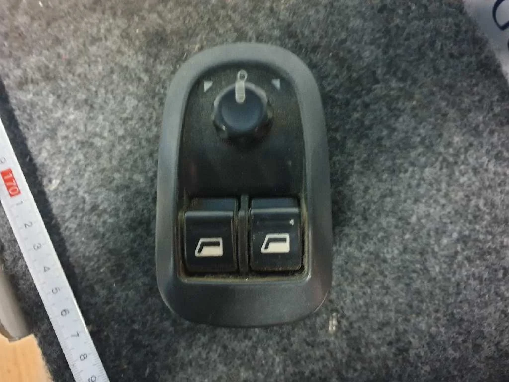 Foto de MANDO ELEVALUNAS DELANTERO IZQUIERDO PEUGEOT 206 referencia 11530