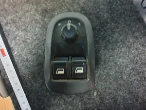Foto de MANDO ELEVALUNAS DELANTERO IZQUIERDO PEUGEOT 206 referencia 11530