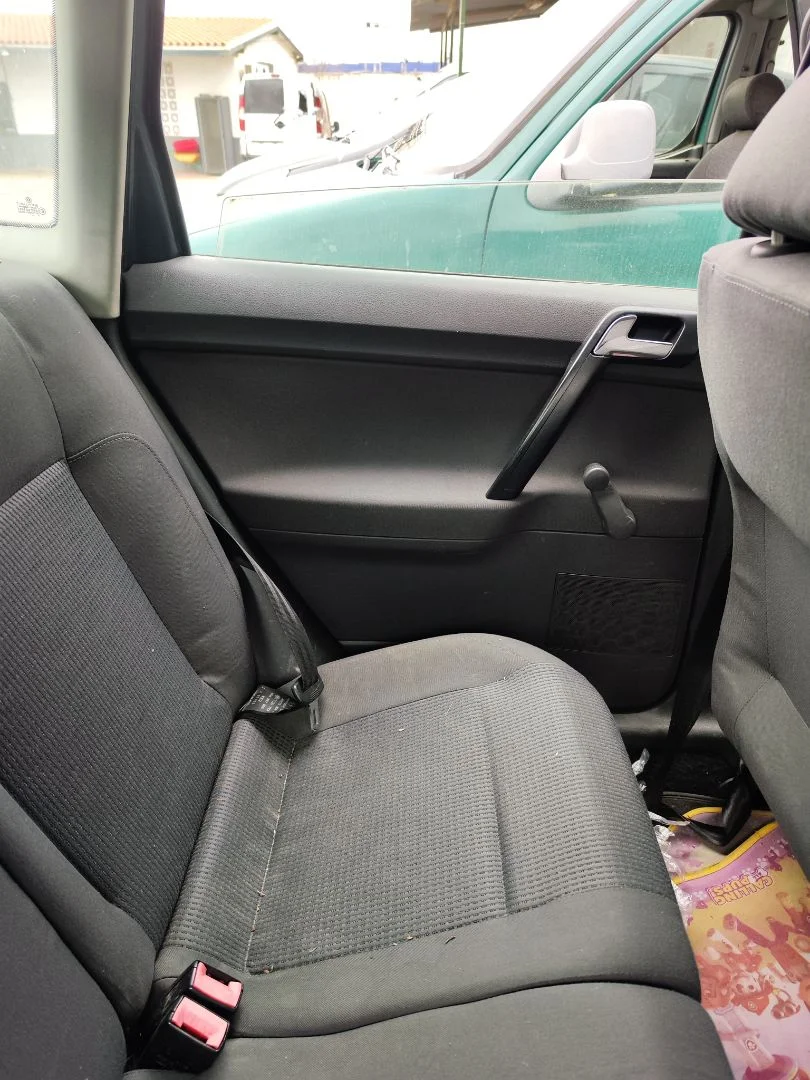 Foto de GUARNECIDO PUERTA TRASERA IZQUIERDA VOLKSWAGEN POLO IV (9N1) 1.4 16V (75 CV / 55 KW) referencia 6Q6867211FRFKZ