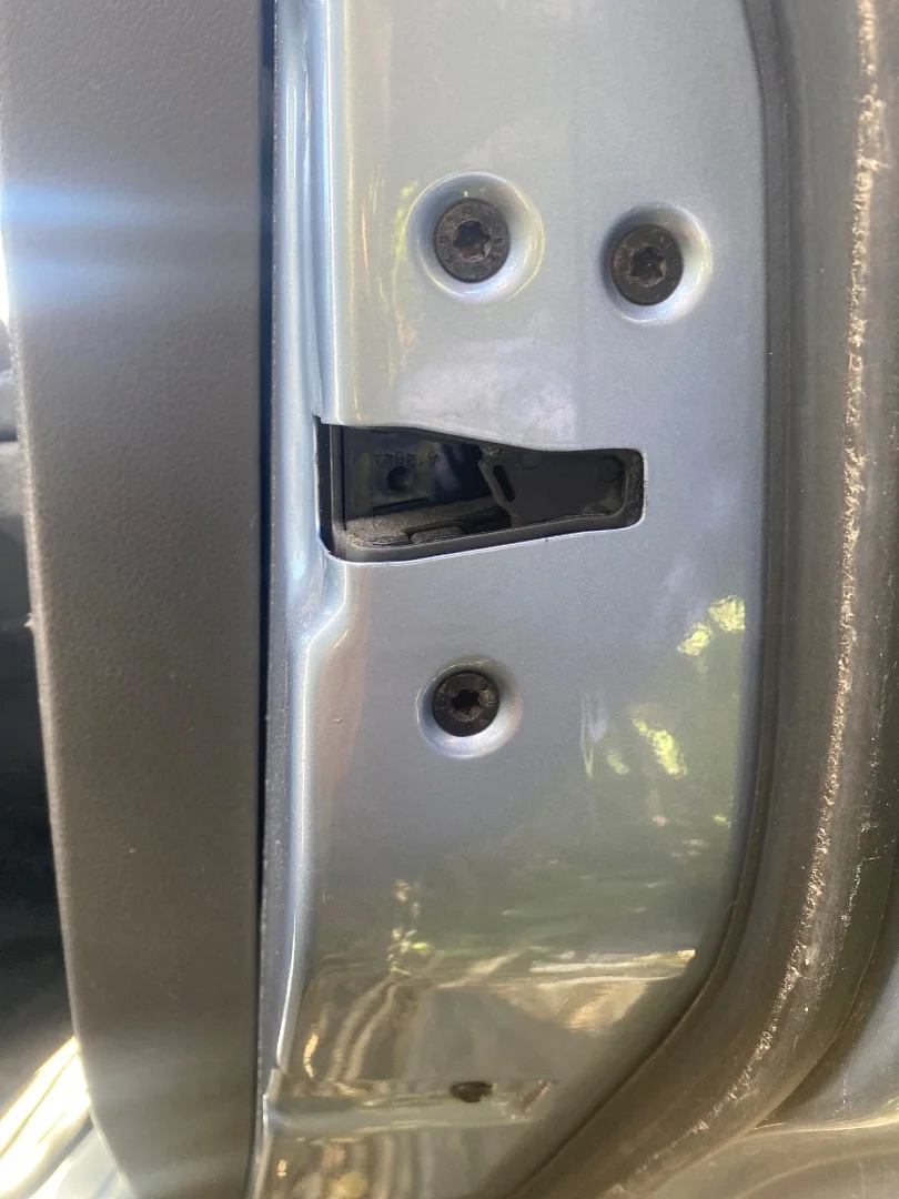 Foto de CERRADURA PUERTA TRASERA DERECHA FORD FOCUS C-MAX (CAP)(2003) 1.6 TDCi CAT (109 CV / 80 KW)