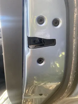 Foto de CERRADURA PUERTA TRASERA DERECHA FORD FOCUS C-MAX (CAP)(2003) 1.6 TDCi CAT (109 CV / 80 KW)