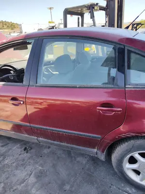Foto de PUERTA TRASERA IZQUIERDA VOLKSWAGEN PASSAT BERLINA (3B3) 1.9 TDI (131 CV / 96 KW) referencia 3B5833051AB foto 6