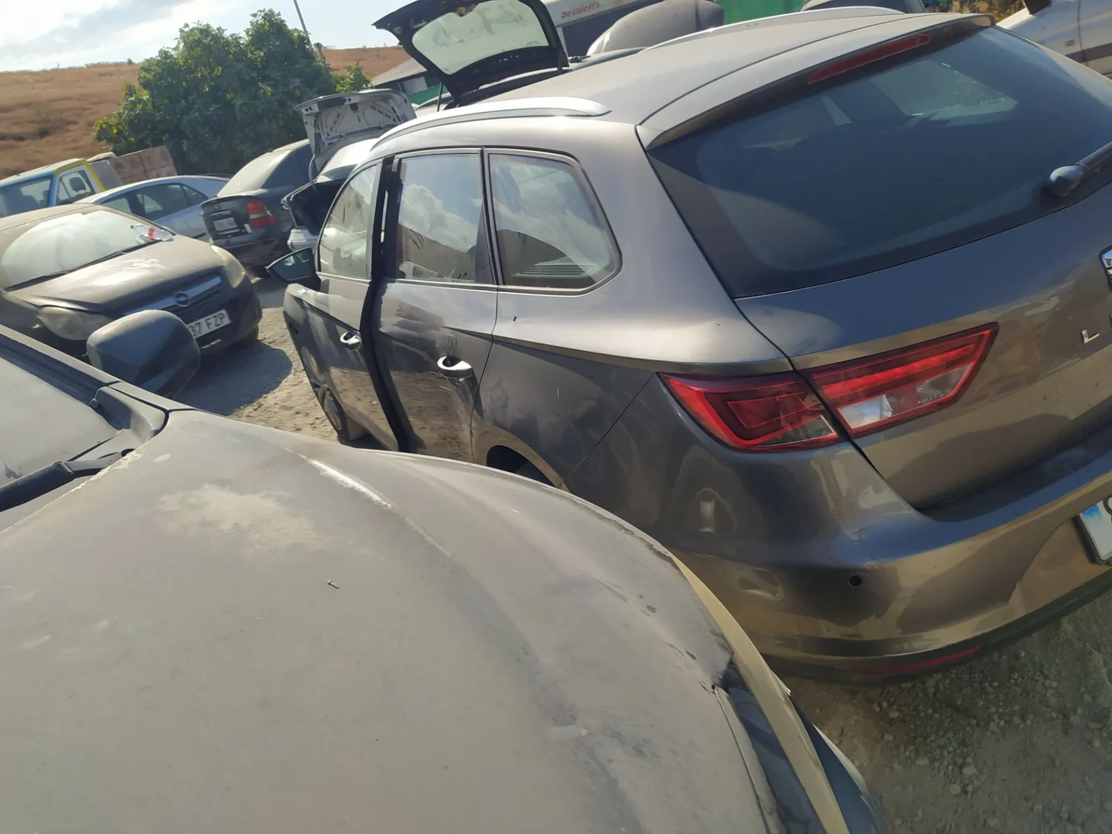Foto de LUNA CUSTODIA TRASERA IZQUIERDA SEAT LEON ST 5F8 1.6 TDI (105 CV / 77 KW)