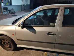 Foto de PUERTA DELANTERA IZQUIERDA SKODA OCTAVIA BERLINA (1U2) 1.9 TDI (90 CV / 66 KW) referencia 1U4831055
