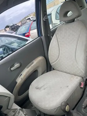 Foto de ASIENTO DELANTERO DERECHO NISSAN MICRA (K12E) 1.2 CAT (65 CV / 48 KW)