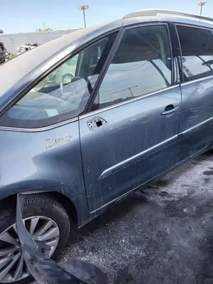 Foto de PUERTA DELANTERA IZQUIERDA CITROEN GRAND C4 PICASSO 1.6 16V HDi FAP (109 CV / 80 KW)