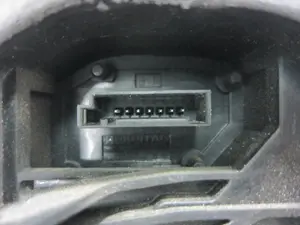 Foto de CERRADURA PUERTA TRASERA DERECHA BMW SERIE 1 BERLINA (E81/E87) 1.6 16V CAT (116 CV / 85 KW) referencia 7167076 foto 4