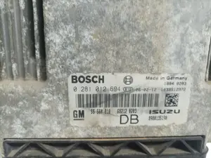 Foto de CENTRALITA MOTOR UCE OPEL ASTRA H BERLINA referencia 0281012694 foto 4