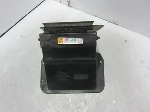 Foto de CAJA FILTRO AIRE JAGUAR F-TYPE COUPÉ 2.0 TwinTurbo CAT (300 CV / 221 KW) referencia 6W83020B02AC