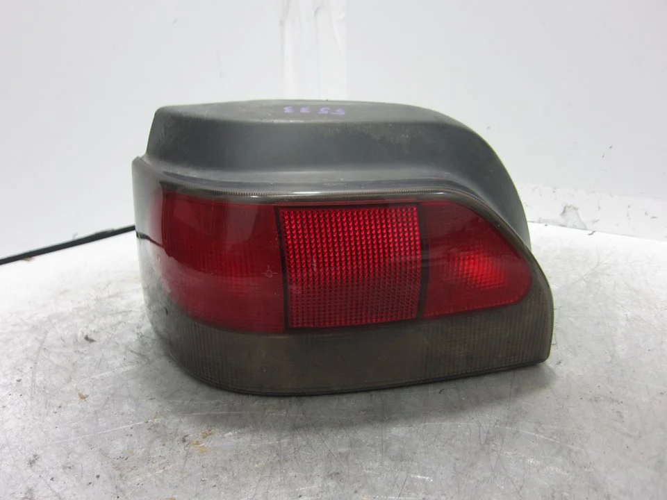 Foto de PILOTO TRASERO IZQUIERDO RENAULT CLIO I FASE I / II (B/C57) 1.8 (90 CV / 66 KW) referencia 7700827553