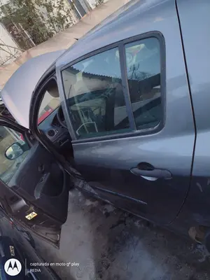 Foto de PUERTA TRASERA IZQUIERDA RENAULT CLIO III 1.2 16V (75 CV / 55 KW)