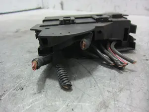 Foto de CAJA RELES / FUSIBLES OPEL ASTRA G BERLINA 2.0 DTI (101 CV / 74 KW) referencia 09132702