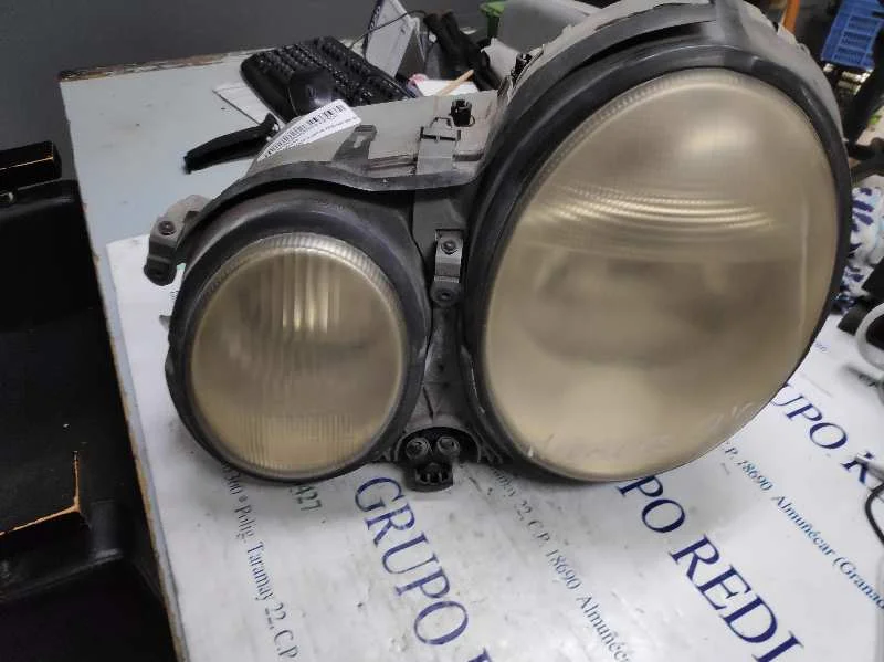Foto de FARO IZQUIERDO MERCEDES-BENZ CLASE E (BM 210) BERLINA referencia 15060700