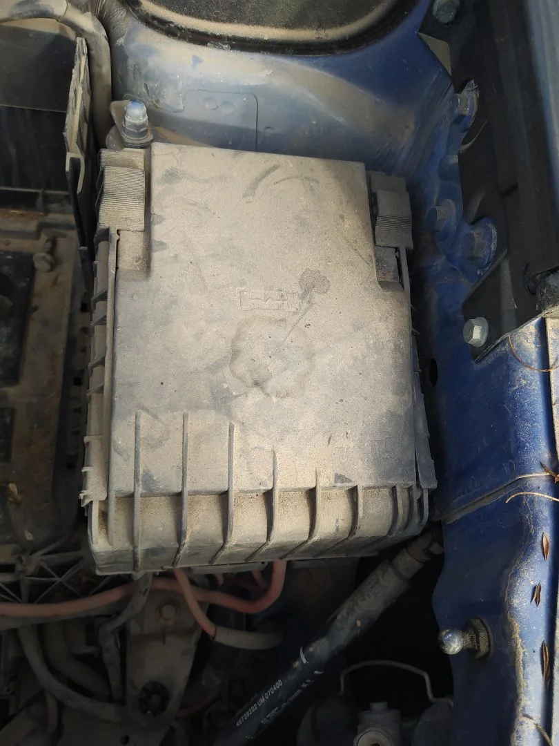 Foto de CAJA RELES / FUSIBLES VOLKSWAGEN CADDY (2K)(02.2004) 1.9 TDI (BSU) (75 CV / 55 KW)