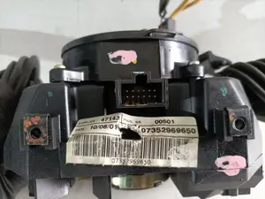 Foto de MANDO MULTIFUNCION FIAT STILO (192) 1.9 JTD CAT (116 CV / 85 KW) referencia 07352969650 foto 2