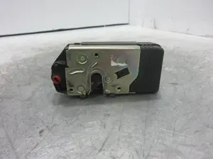 Foto de CERRADURA PUERTA TRASERA IZQUIERDA OPEL VECTRA B BERLINA 2.0 DTI (101 CV / 74 KW) referencia 90503995