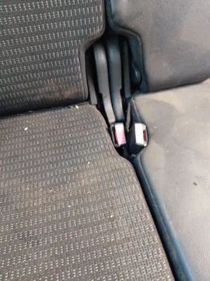 Foto de ENGANCHE CINTURON TRASERO CENTRAL CITROEN C3 PICASSO 1.6 16V (120 CV / 88 KW)