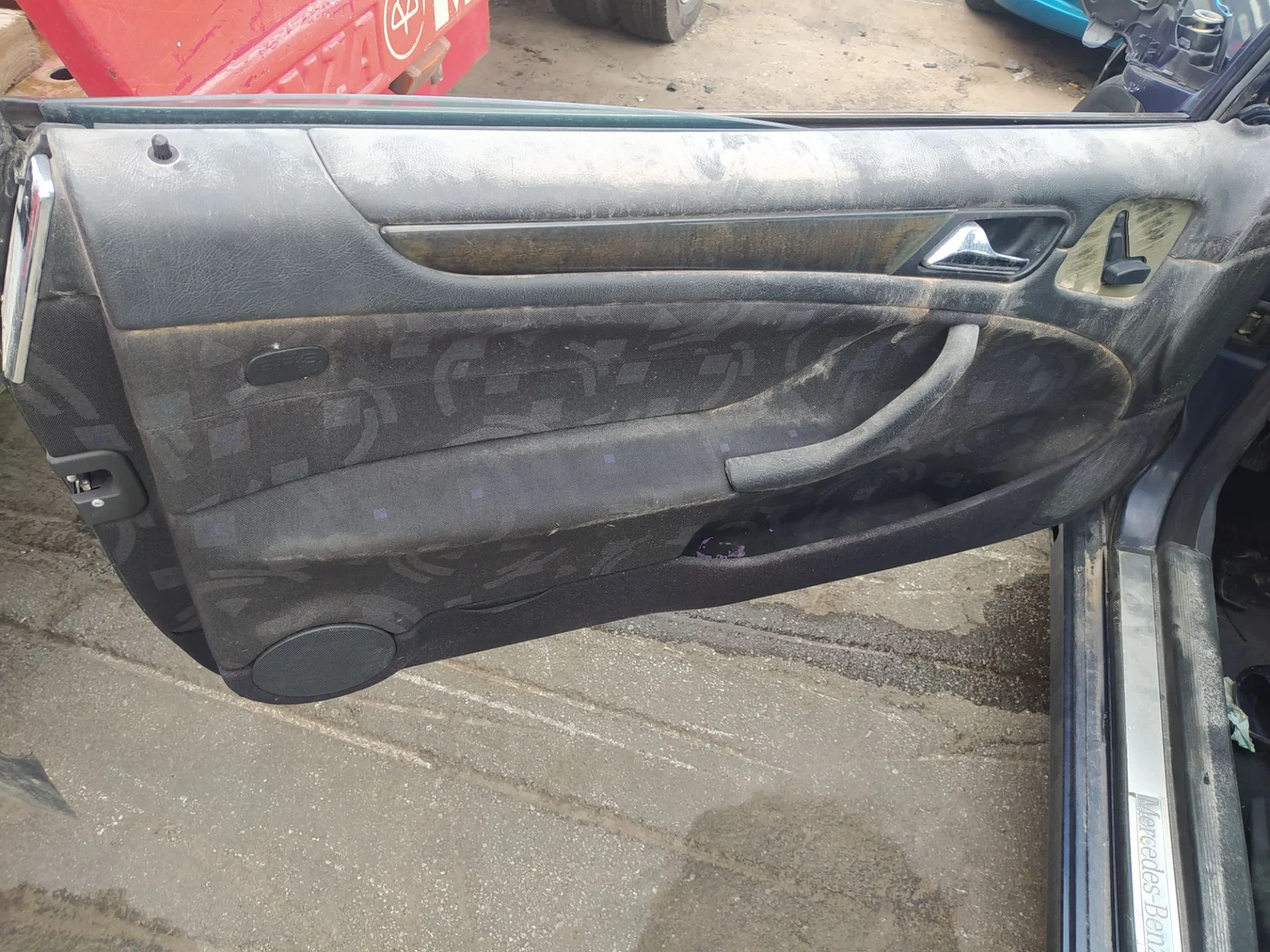 Foto de RETENEDOR PUERTA MERCEDES-BENZ CLK (BM 208) CABRIO 2.0 16V CAT (136 CV / 100 KW)