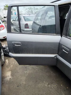 Foto de PUERTA TRASERA DERECHA OPEL ZAFIRA A 2.0 DTI (101 CV / 74 KW)
