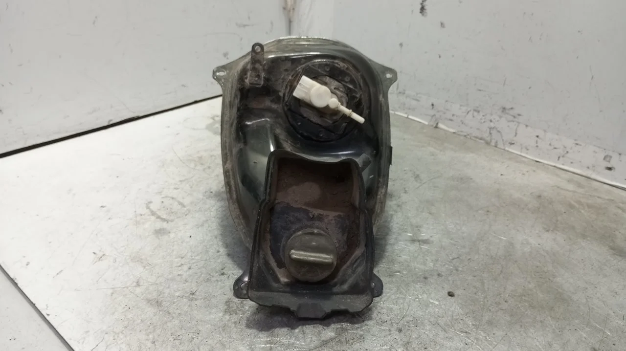 Foto de DEPOSITO GASOLINA HONDA PCX 125 125 cm3 - 8.6 kW (0 CV / 0 KW)